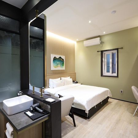 Almond Hotel Busan Station Екстериор снимка
