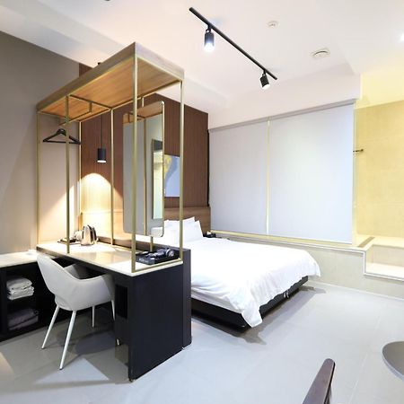 Almond Hotel Busan Station Екстериор снимка