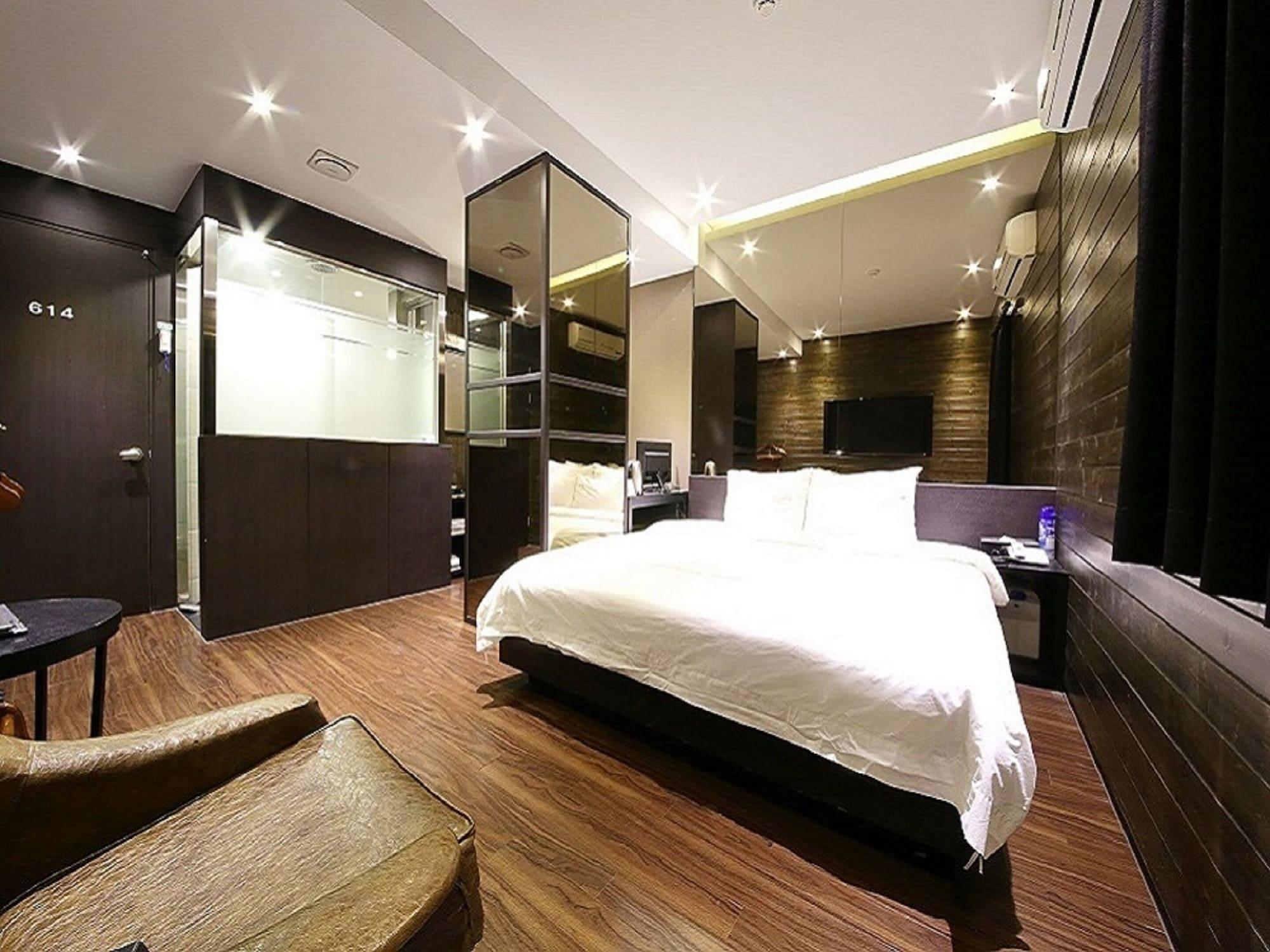 Almond Hotel Busan Station Екстериор снимка