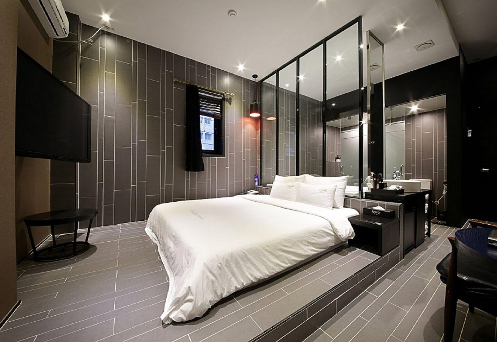 Almond Hotel Busan Station Екстериор снимка