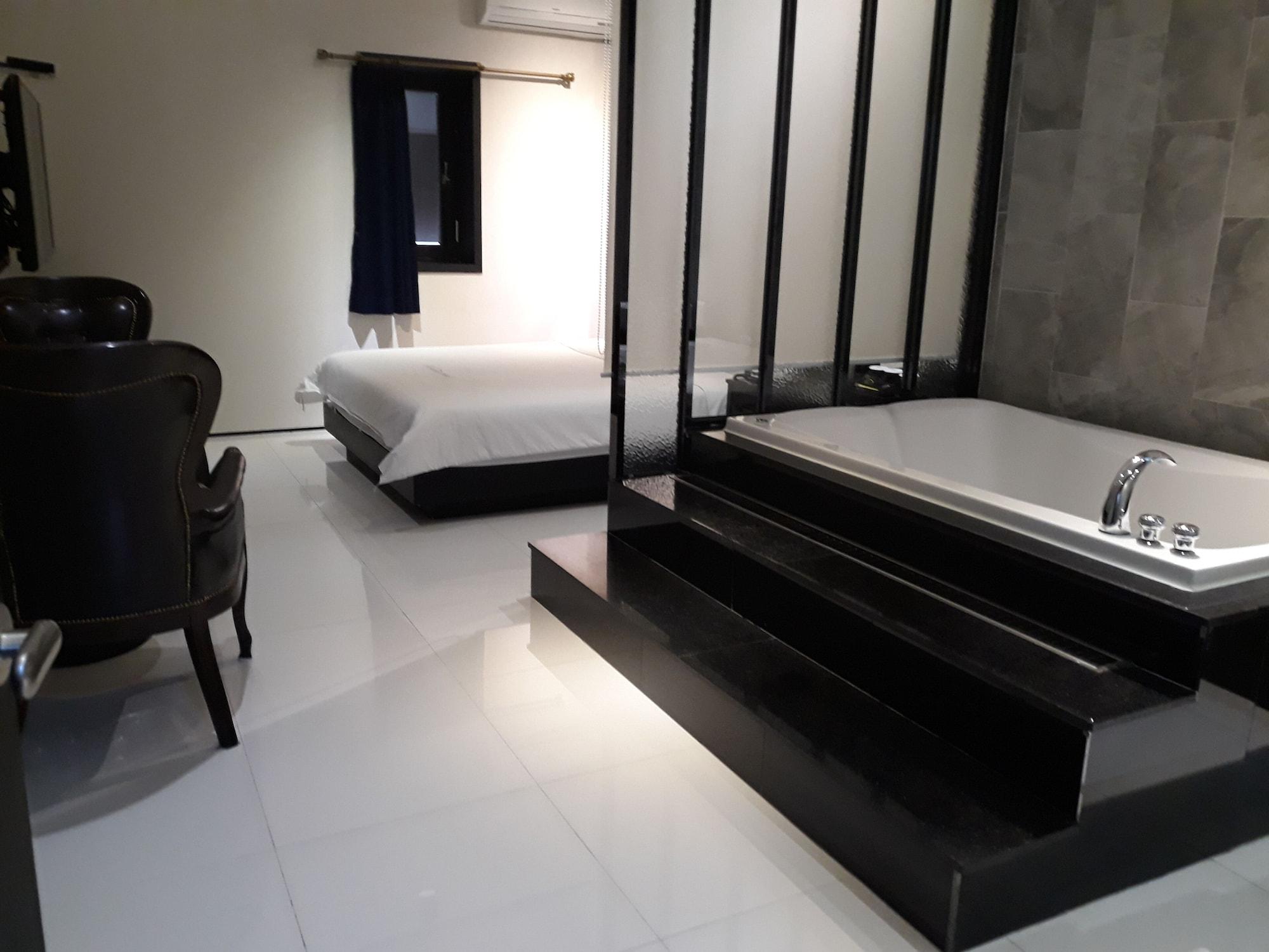 Almond Hotel Busan Station Екстериор снимка
