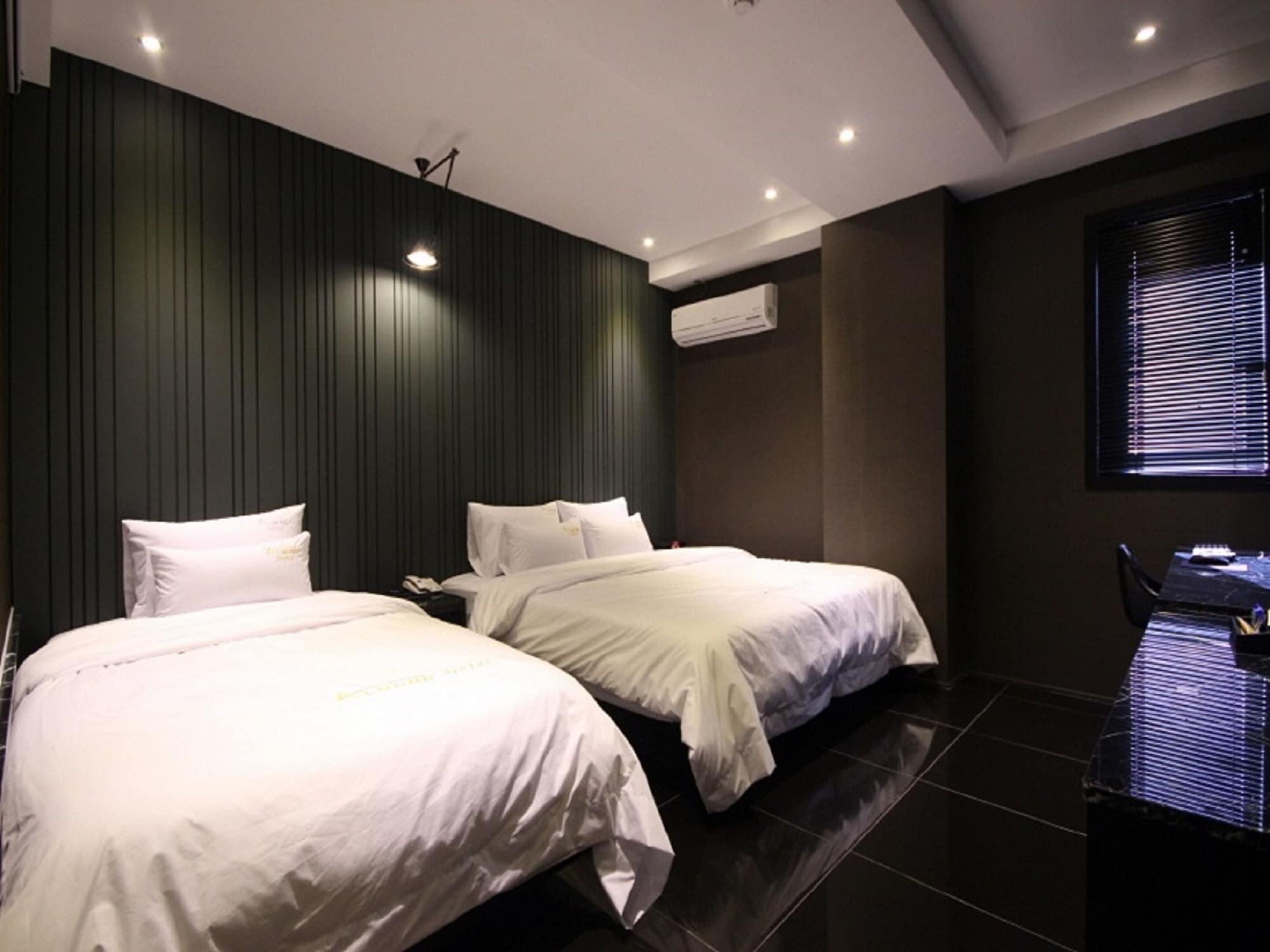 Almond Hotel Busan Station Екстериор снимка