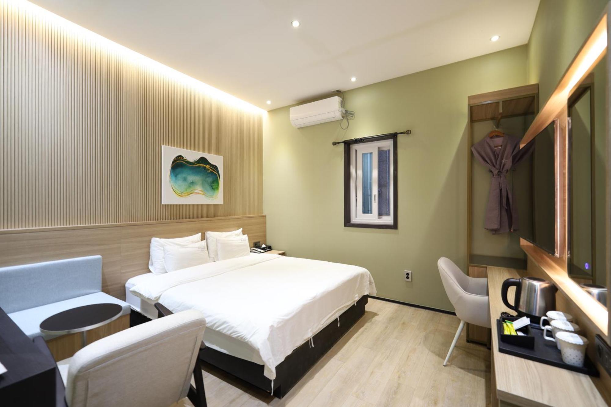 Almond Hotel Busan Station Екстериор снимка