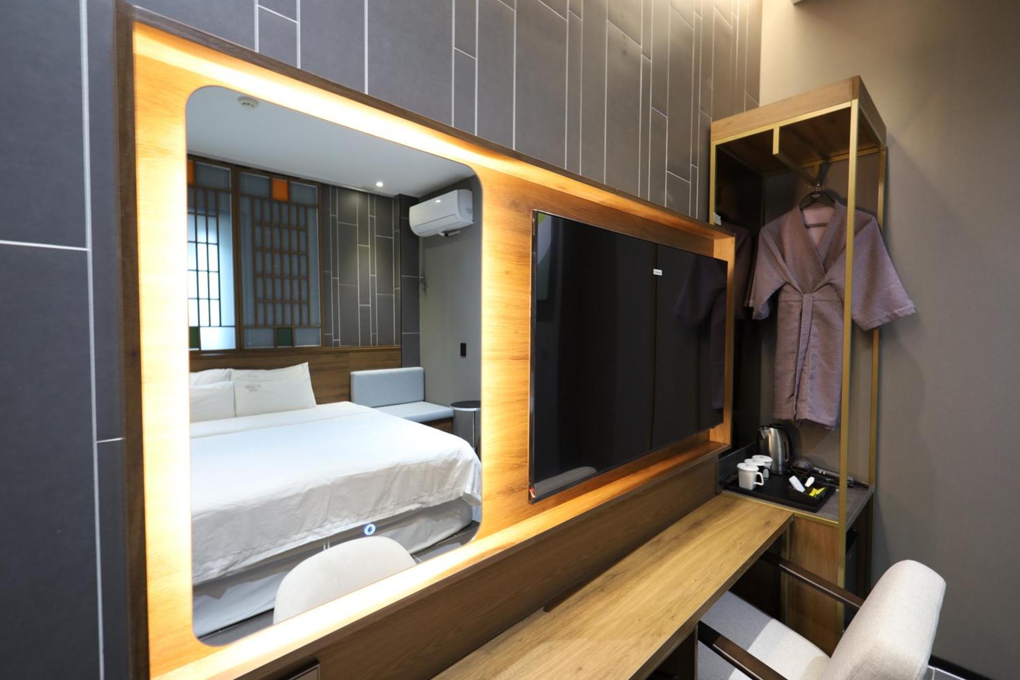 Almond Hotel Busan Station Екстериор снимка