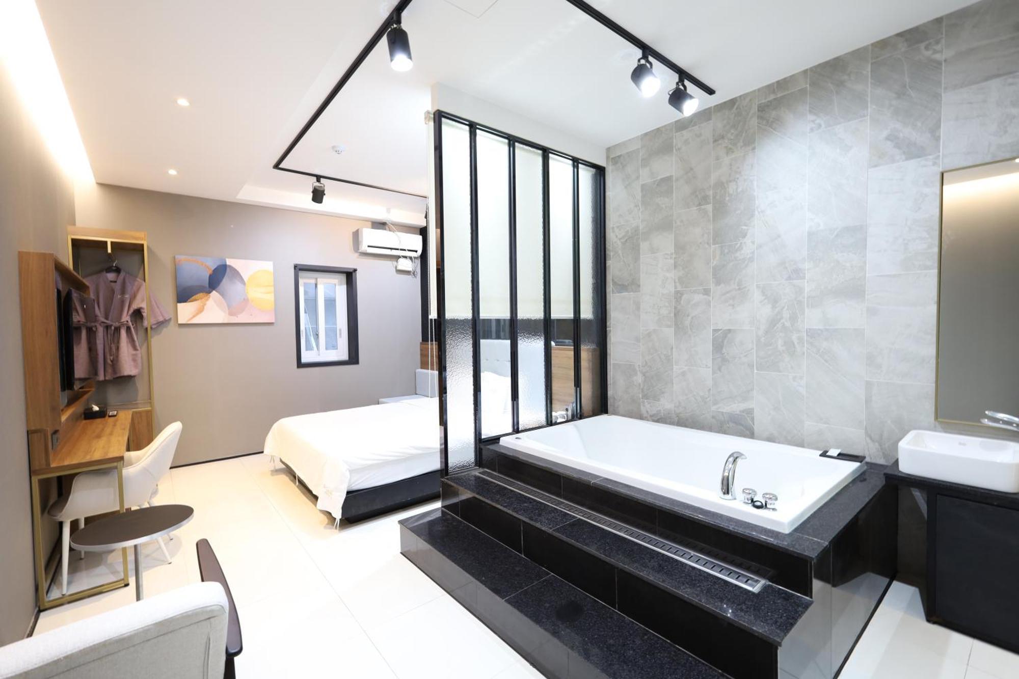 Almond Hotel Busan Station Екстериор снимка