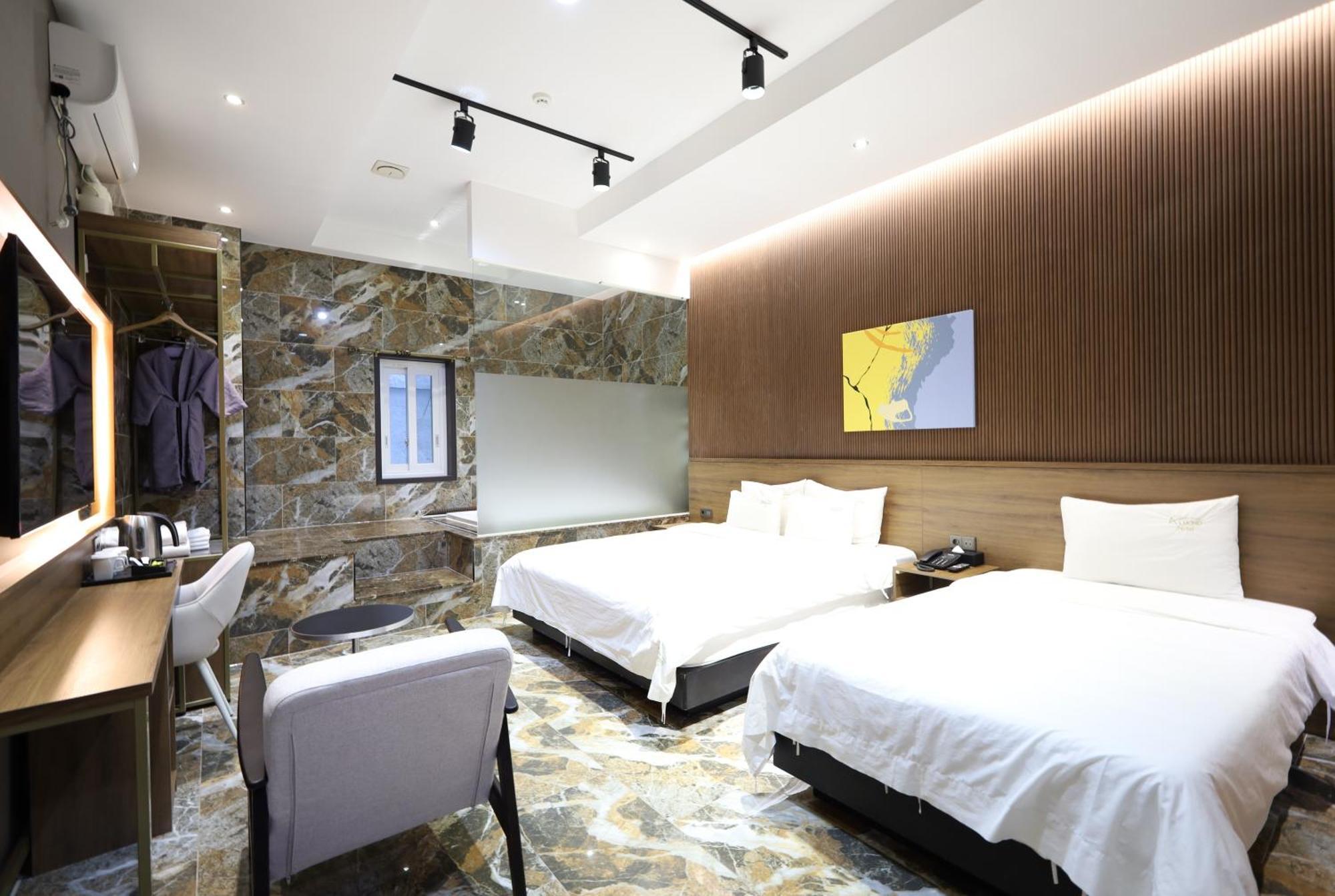 Almond Hotel Busan Station Екстериор снимка