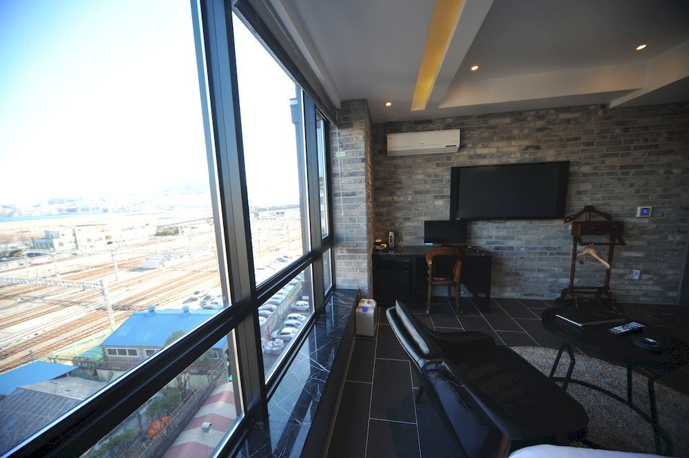 Almond Hotel Busan Station Екстериор снимка
