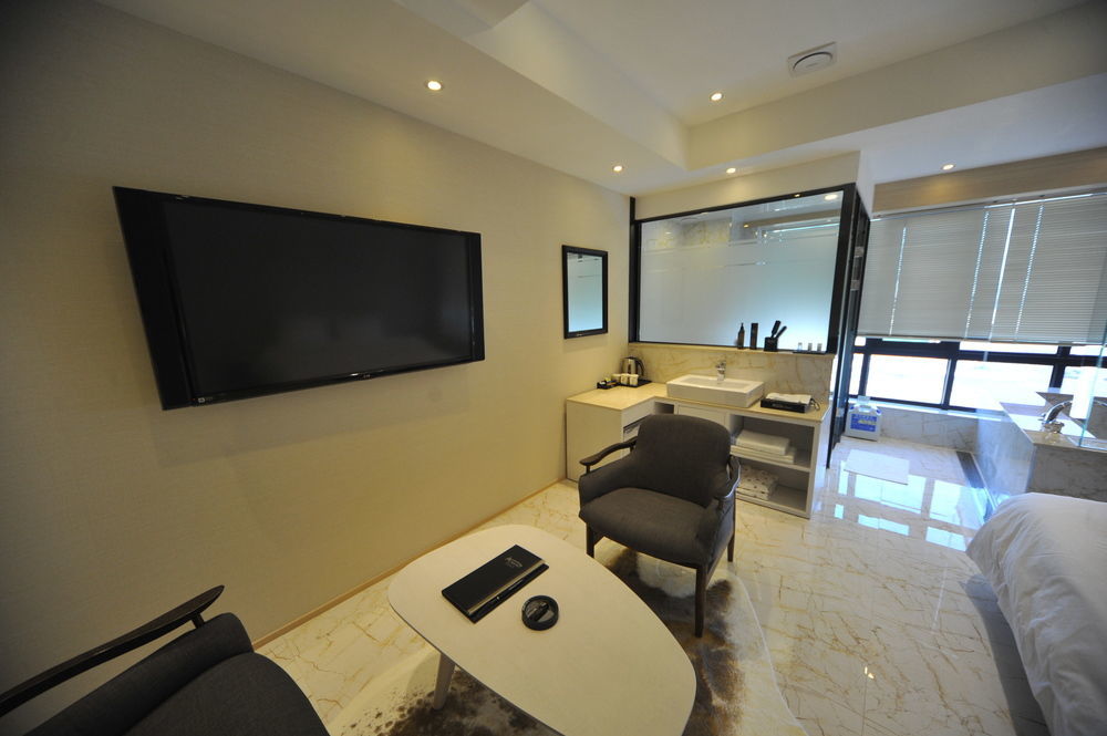 Almond Hotel Busan Station Екстериор снимка