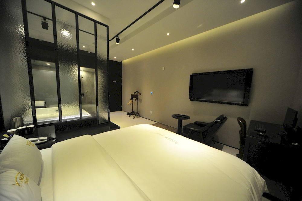 Almond Hotel Busan Station Екстериор снимка