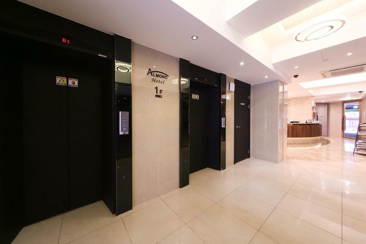 Almond Hotel Busan Station Екстериор снимка