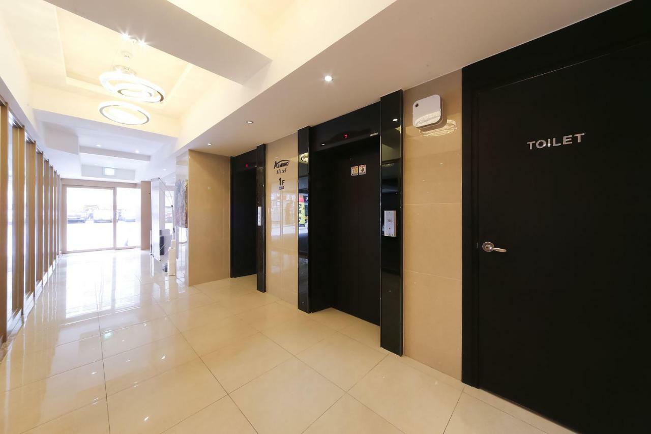 Almond Hotel Busan Station Екстериор снимка