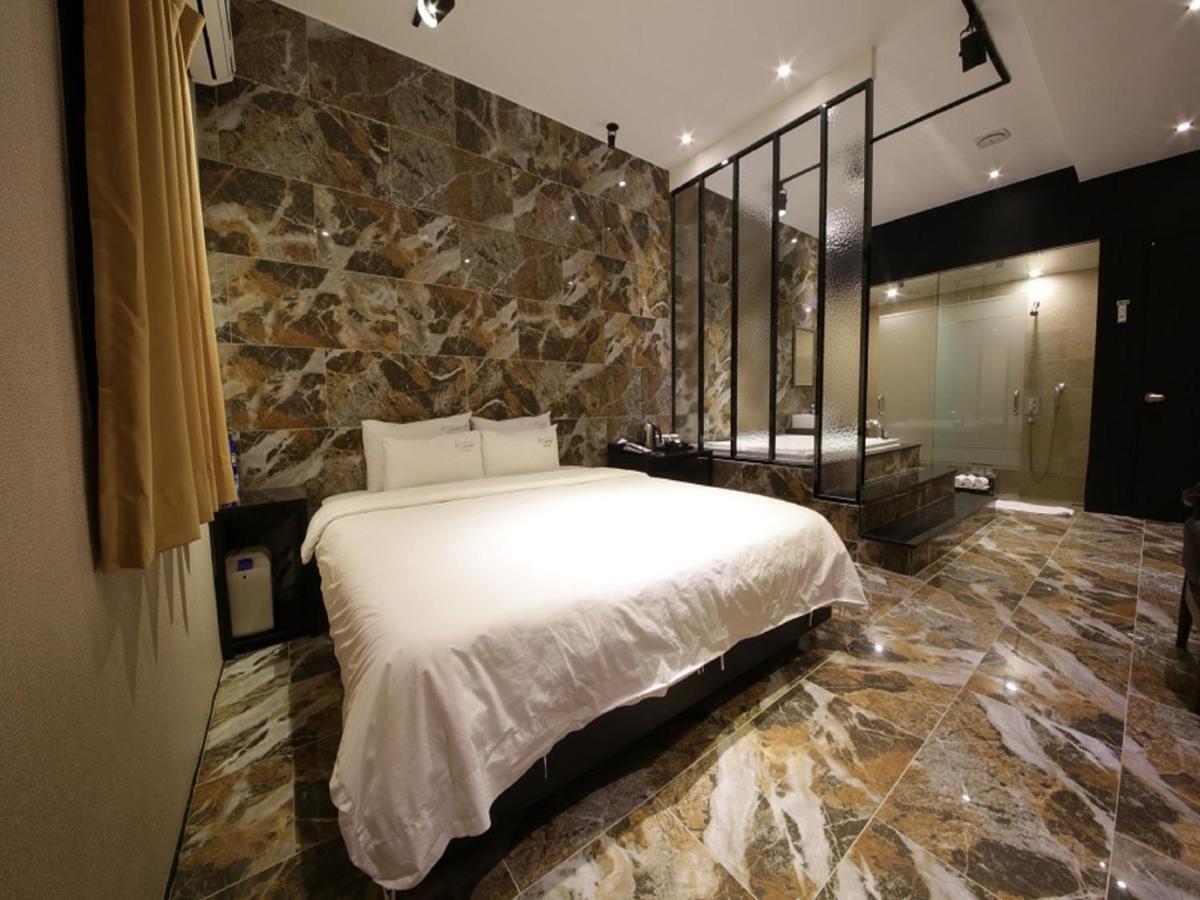 Almond Hotel Busan Station Екстериор снимка