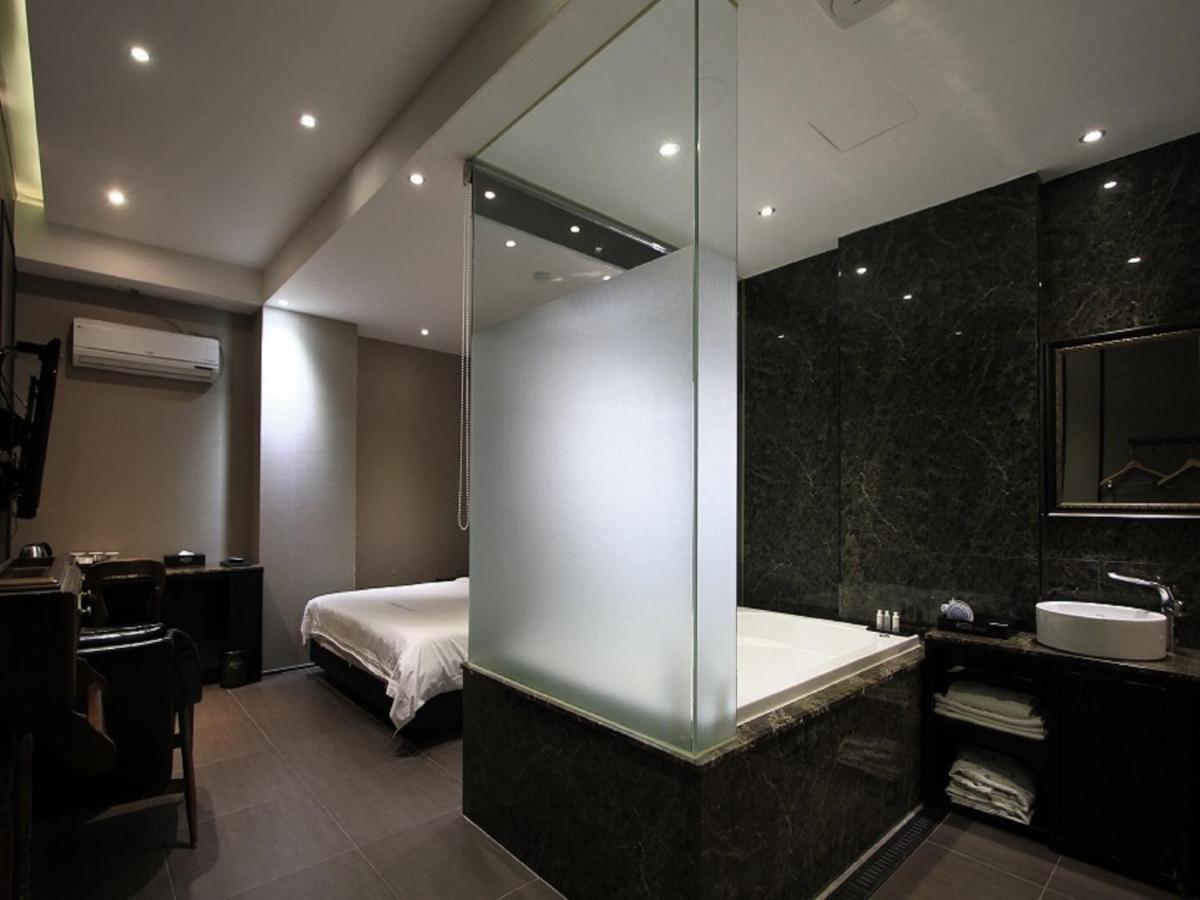 Almond Hotel Busan Station Екстериор снимка