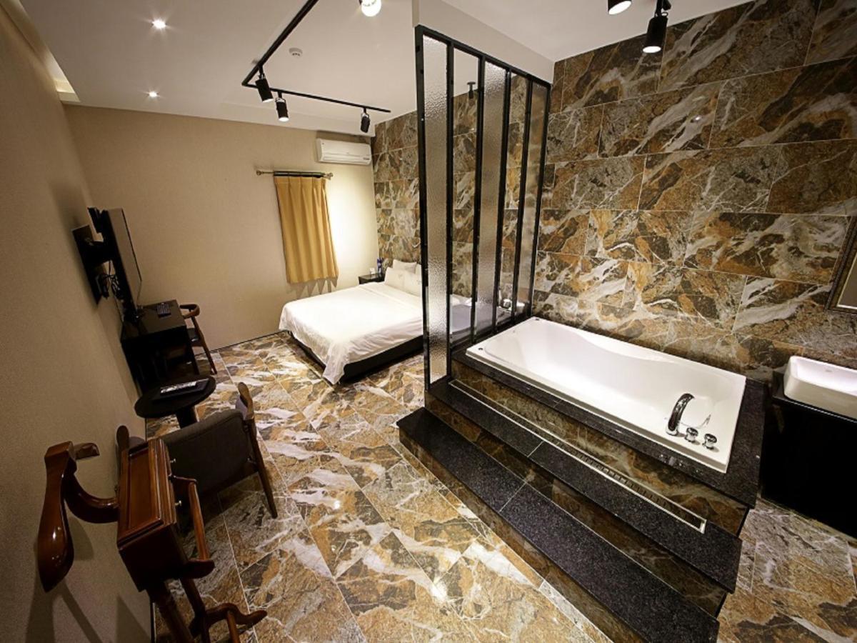 Almond Hotel Busan Station Екстериор снимка