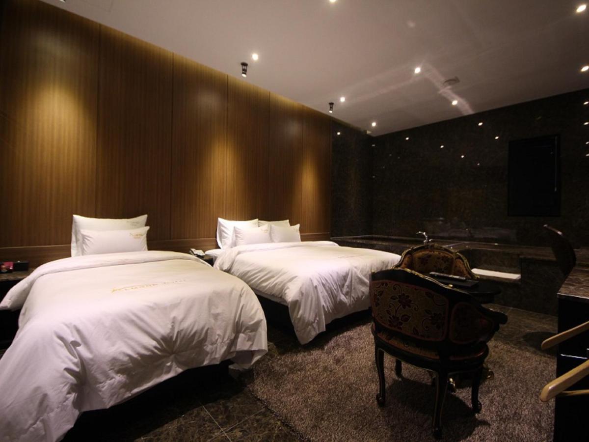 Almond Hotel Busan Station Екстериор снимка